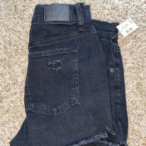 Hollister Black cute shorts with rips🖤
